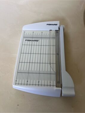 Fiskars White Compact Paper Trimmer - Precision Craft Cutting